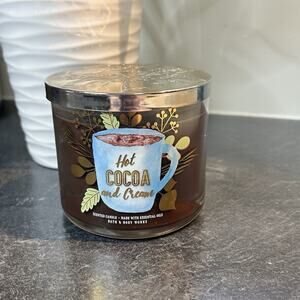 NEW White Barn Bath & Body Works HOT COCOA AND CREAM 3‎ Wick Candle